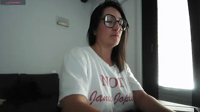 Yulian Milf online show from July 17, 2026, 10:33 am