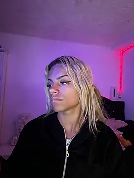 andyy x online show from April 12, 2026, 6:51 am