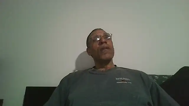 swimmer2496 online show from April 10, 2026, 1:33 am