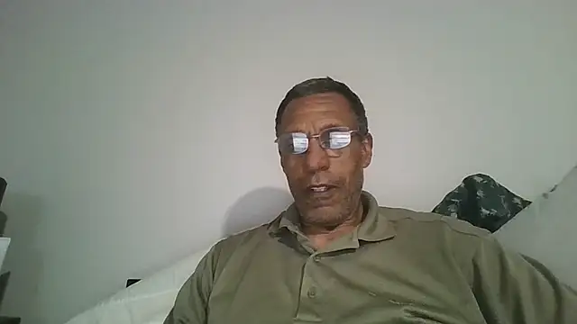 swimmer2496 online show from April 20, 2026, 12:57 am