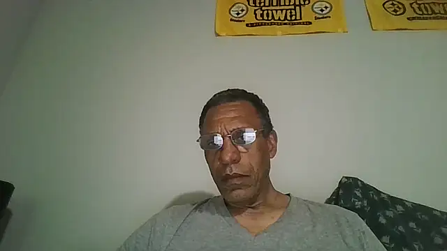 swimmer2496 online show from April 28, 2026, 7:13 am