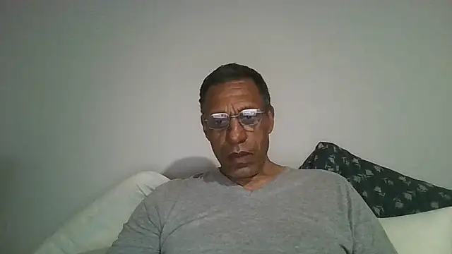 swimmer2496 online show from April 29, 2026, 8:07 am