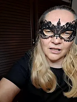 Snapshot of MaskedQueen77 chatting on May 11, 2026, 4:04 pm MaskedQueen77 online show from May 11, 2026, 4:04 pm