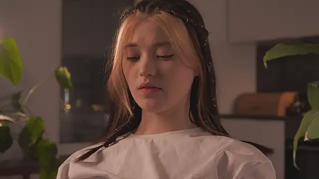 Snapshot of EleniRoeber chatting on February 13, 2026, 4:36 pm EleniRoeber online show from February 13, 2026, 4:36 pm