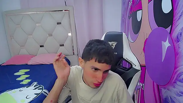 Snapshot of Akyra_latinn chatting on February 12, 2026, 12:33 pm Akyra latinn online show from February 12, 2026, 12:33 pm