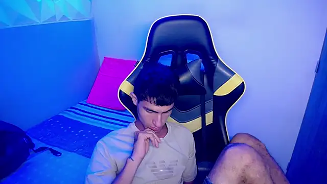 Snapshot of Akyra_latinn chatting on February 21, 2026, 4:30 pm Akyra latinn online show from February 21, 2026, 4:30 pm