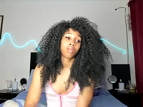 Snapshot of YourDreamReal chatting on February 7, 2026, 11:52 pm YourDreamReal online show from February 7, 2026, 11:52 pm