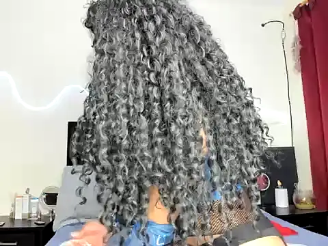 Snapshot of YourDreamReal chatting on February 16, 2026, 11:34 pm YourDreamReal online show from February 16, 2026, 11:34 pm