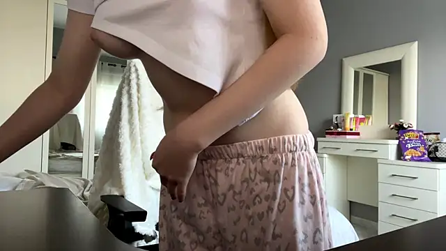 Snapshot of Iuckystar19 chatting on January 19, 2026, 10:19 am Iuckystar19 online show from January 19, 2026, 10:19 am