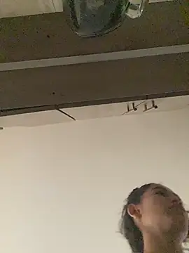 JuliaaVega online show from April 14, 2026, 12:55 pm