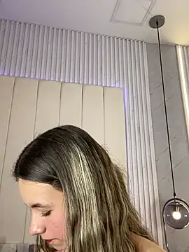 JuliaColemann online show from March 19, 2026, 12:09 pm