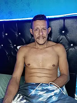 juanmaur22 online show from February 15, 2026, 12:18 am