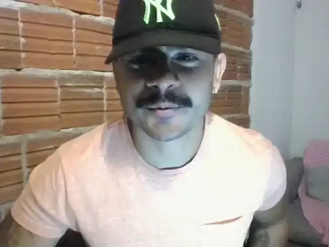 Snapshot of moreno18rn chatting on April 10, 2026, 11:37 am moreno18rn online show from April 10, 2026, 11:37 am