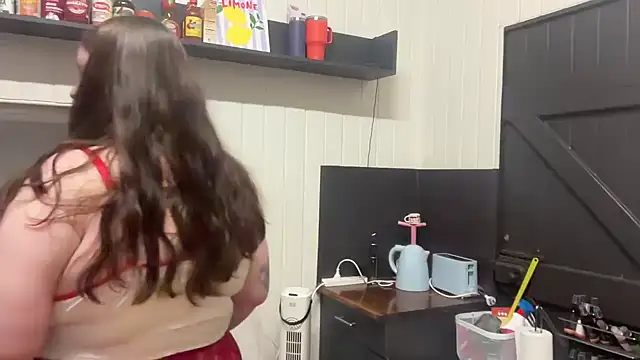 xopeachybaby online show from June 9, 2026, 7:31 am