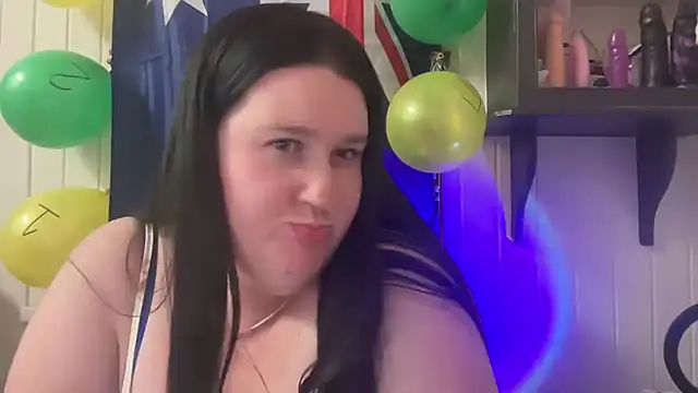 xopeachybaby online show from June 24, 2026, 12:15 pm