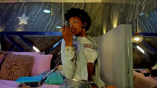 Afrodita Greenn online show from February 4, 2026, 3:34 am