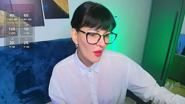 Agata  Moore online show from April 7, 2026, 1:17 am