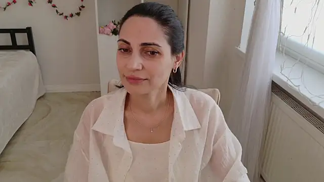 Snapshot of LovelyBeatrice chatting on May 25, 2026, 10:21 am LovelyBeatrice online show from May 25, 2026, 10:21 am