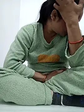 Cute-karisma1234 online show from February 5, 2026, 5:28 pm