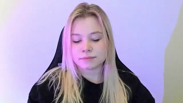 Lulu Di online show from February 17, 2026, 10:16 pm