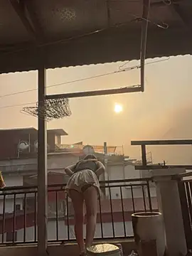 Lyn-be99 online show from March 27, 2026, 12:27 am