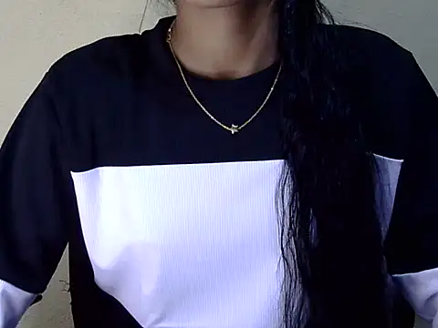 Snapshot of Khushi_v chatting on February 7, 2026, 2:32 pm Khushi v online show from February 7, 2026, 2:32 pm