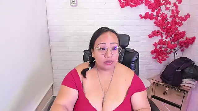 Snapshot of Shara_Oz chatting on May 23, 2026, 1:04 pm Shara Oz online show from May 23, 2026, 1:04 pm