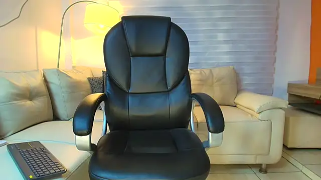 ricky spensar23cm  online show from April 9, 2026, 12:21 am