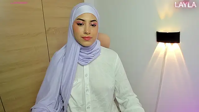 LAY LA  online show from February 5, 2026, 11:20 pm