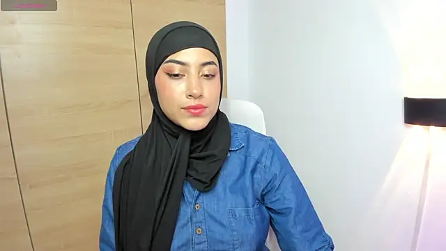 LAY LA  online show from February 13, 2026, 10:06 pm