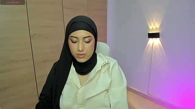 LAY LA  online show from March 12, 2026, 8:26 pm