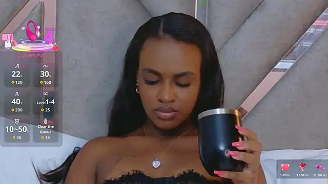 Snapshot of Sally-Noa chatting on February 7, 2026, 1:15 pm Sally-Noa online show from February 7, 2026, 1:15 pm