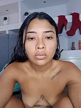 Snapshot of Layla_em chatting on February 15, 2026, 2:36 pm Layla em online show from February 15, 2026, 2:36 pm