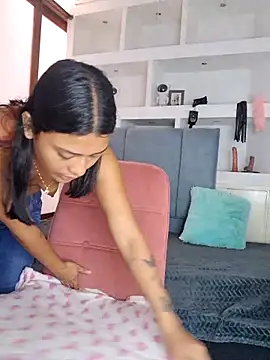 Snapshot of Layla_em chatting on February 24, 2026, 12:47 pm Layla em online show from February 24, 2026, 12:47 pm