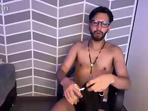 thomass1018 online show from February 11, 2026, 4:01 pm