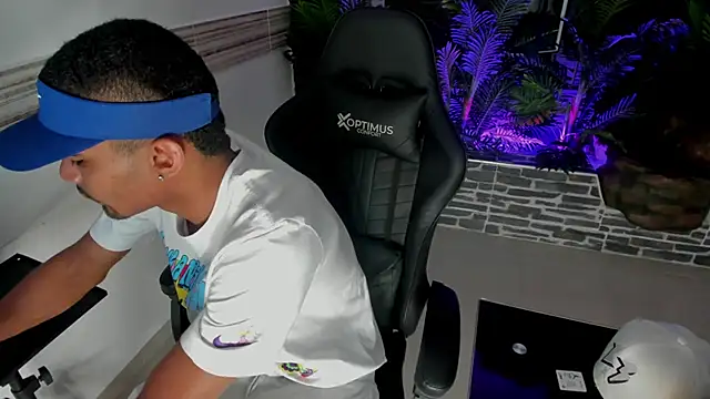 Snapshot of Rpoolrboy chatting on March 11, 2026, 8:37 pm Rpoolrboy online show from March 11, 2026, 8:37 pm