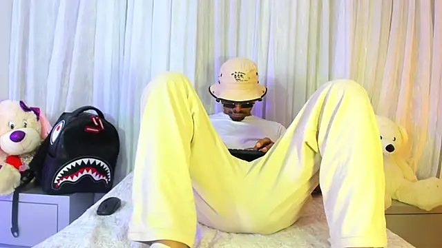 Snapshot of Rpoolrboy chatting on April 10, 2026, 4:17 am Rpoolrboy online show from April 10, 2026, 4:17 am