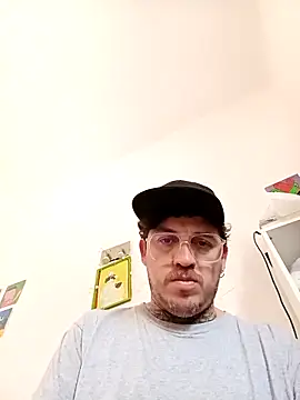 Snapshot of helloandi chatting on April 18, 2026, 5:28 pm helloandi online show from April 18, 2026, 5:28 pm