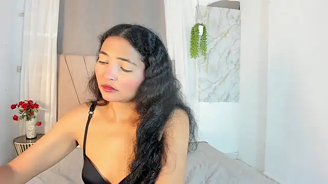 Snapshot of Elayha_28 chatting on June 7, 2026, 2:16 am Elayha 28 online show from June 7, 2026, 2:16 am