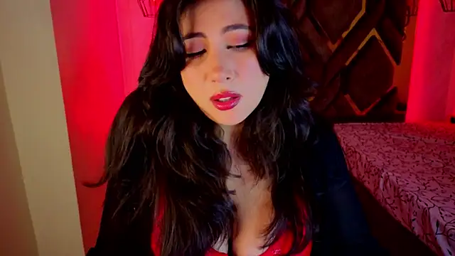 Snapshot of Luvienne chatting on February 21, 2026, 7:26 pm Luvienne online show from February 21, 2026, 7:26 pm