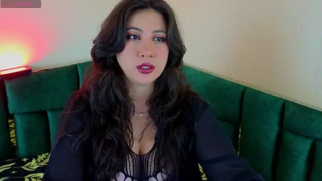 Luvienne online show from April 16, 2026, 7:14 pm