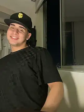 Snapshot of Maximuz1920 chatting on February 5, 2026, 4:17 am Maximuz1920 online show from February 5, 2026, 4:17 am