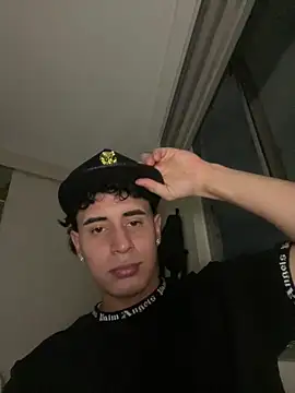 Snapshot of Maximuz1920 chatting on February 6, 2026, 12:26 am Maximuz1920 online show from February 6, 2026, 12:26 am