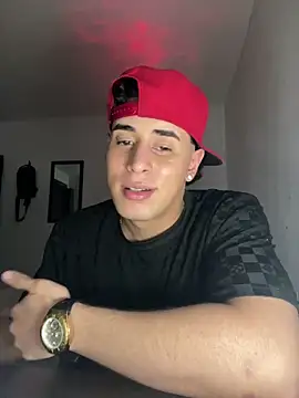 Snapshot of Maximuz1920 chatting on March 12, 2026, 2:18 am Maximuz1920 online show from March 12, 2026, 2:18 am