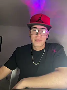 Snapshot of Maximuz1920 chatting on March 17, 2026, 2:27 am Maximuz1920 online show from March 17, 2026, 2:27 am