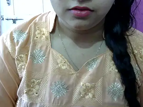 Cute Aliyaa online show from May 7, 2026, 10:53 am