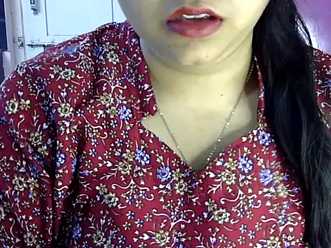 Cute Aliyaa online show from June 2, 2026, 12:18 pm
