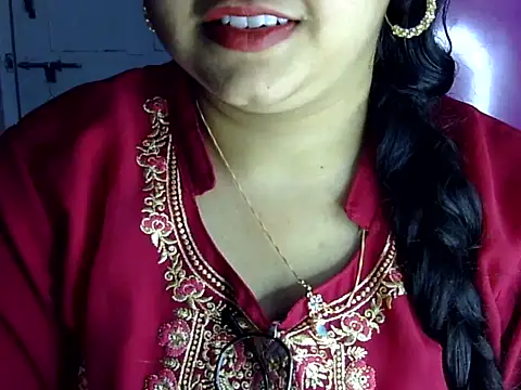 Snapshot of Cute_Aliyaa chatting on July 3, 2026, 1:28 pm Cute Aliyaa online show from July 3, 2026, 1:28 pm