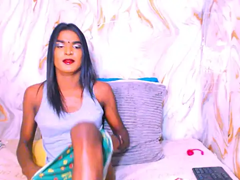 spicybarbie online show from April 14, 2026, 4:57 pm