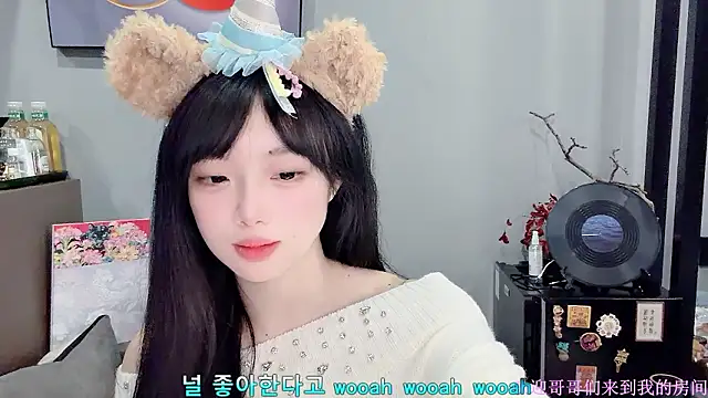 LovelyXiaoYi online show from February 3, 2026, 12:31 am